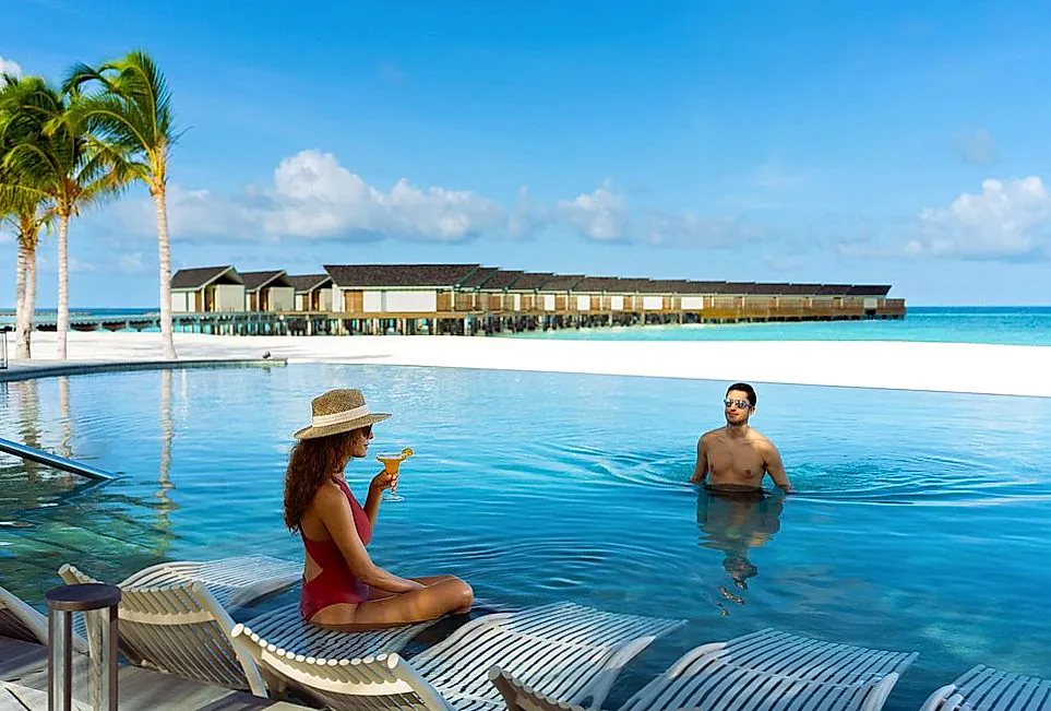 Raaya by Atmosphere: Soaq Pool Bar